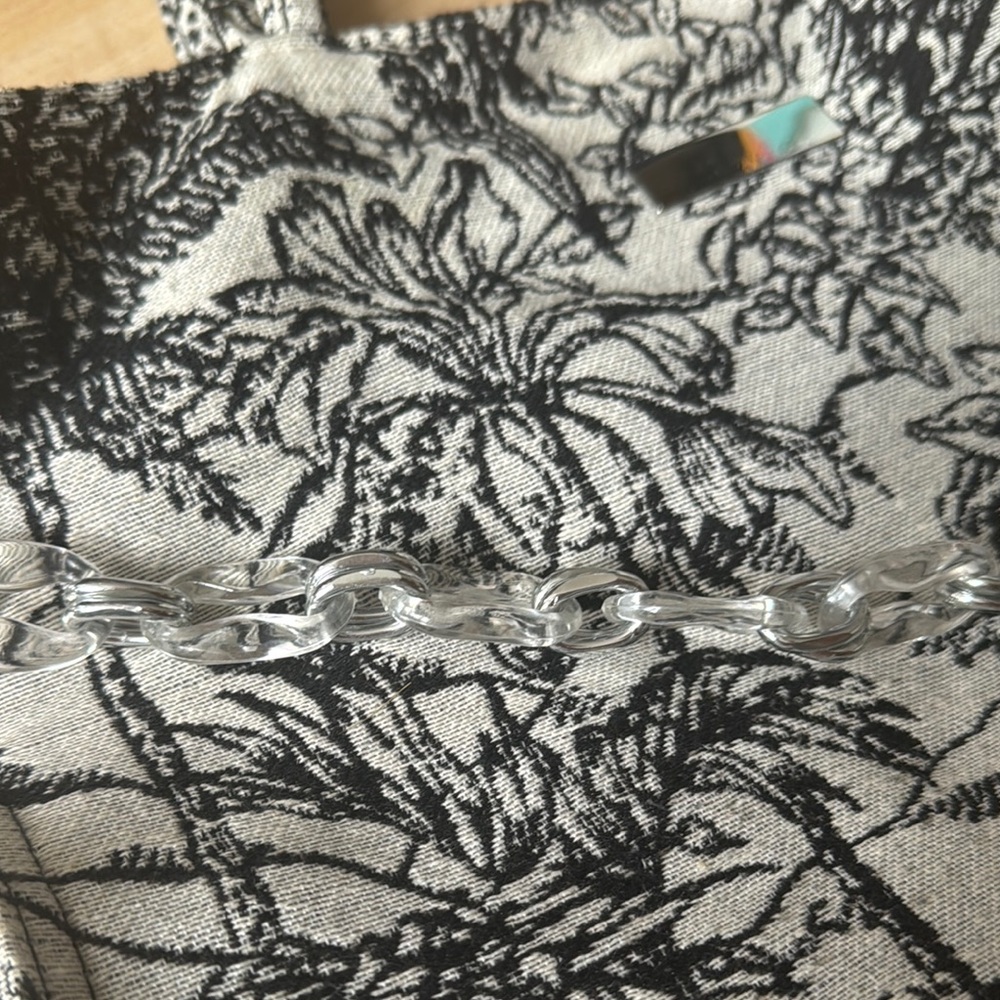 Elegant Black and White Tote Bag - Picture 2 of 5